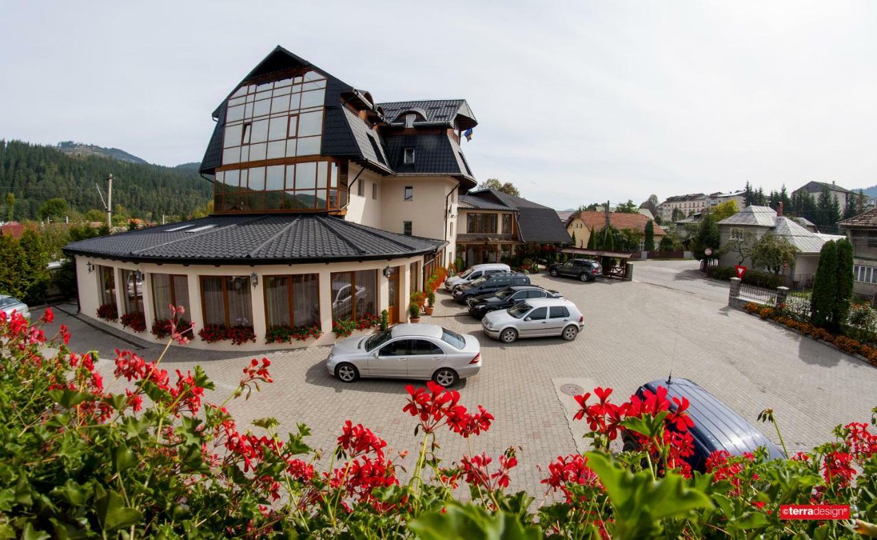 Hotel Cosmos คัมพูลุง โมลโดเวเนสค์ ภายนอก รูปภาพ